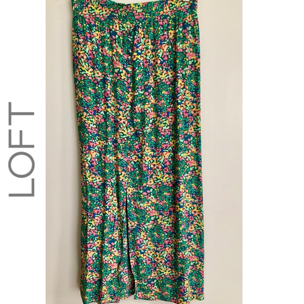 NWT LOFT maxi skirt size L, floral pattern, pull-on styling, center-front vent